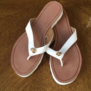 NWT Coach white leather flip flops size 9
